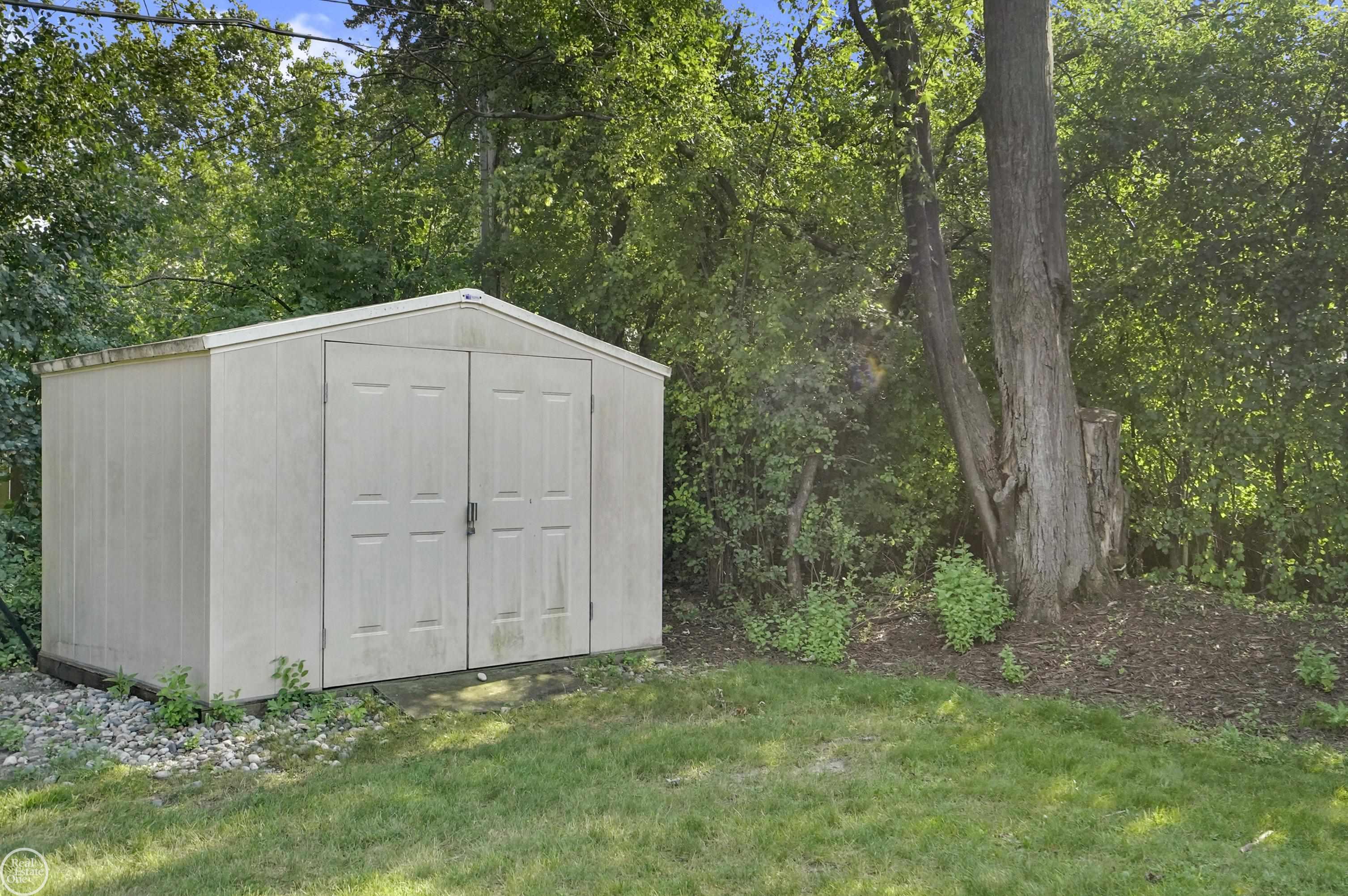 31701 West 13 Mile Road Farmington Hills, MI 48334 - Photo 9 of 29