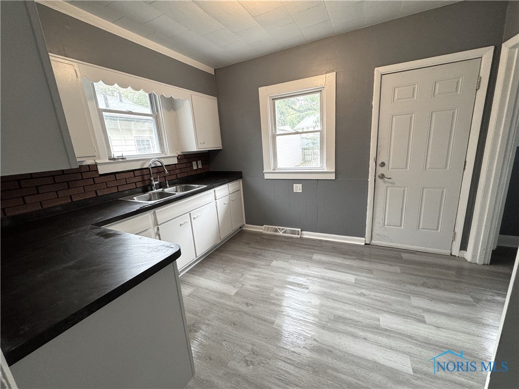4445 Pennfield Road Toledo, OH 43612 - Photo 6 of 15 Gallery Image 6