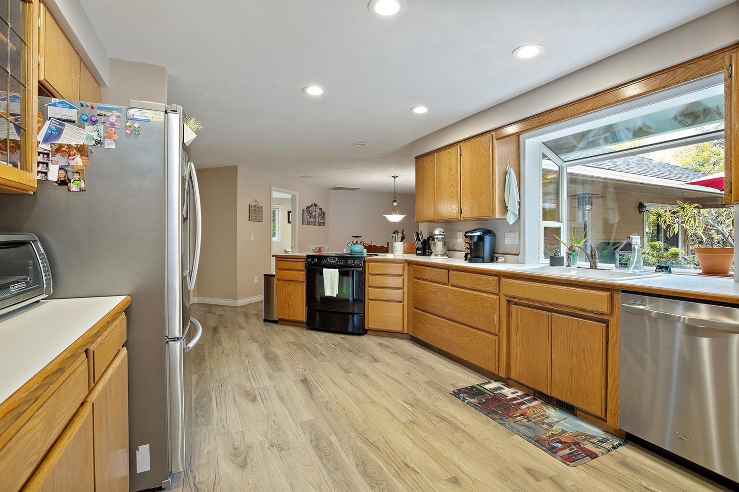 4477 Hillcrest Road Medford, OR 97504 - Photo 11 of 31 Additional Photo