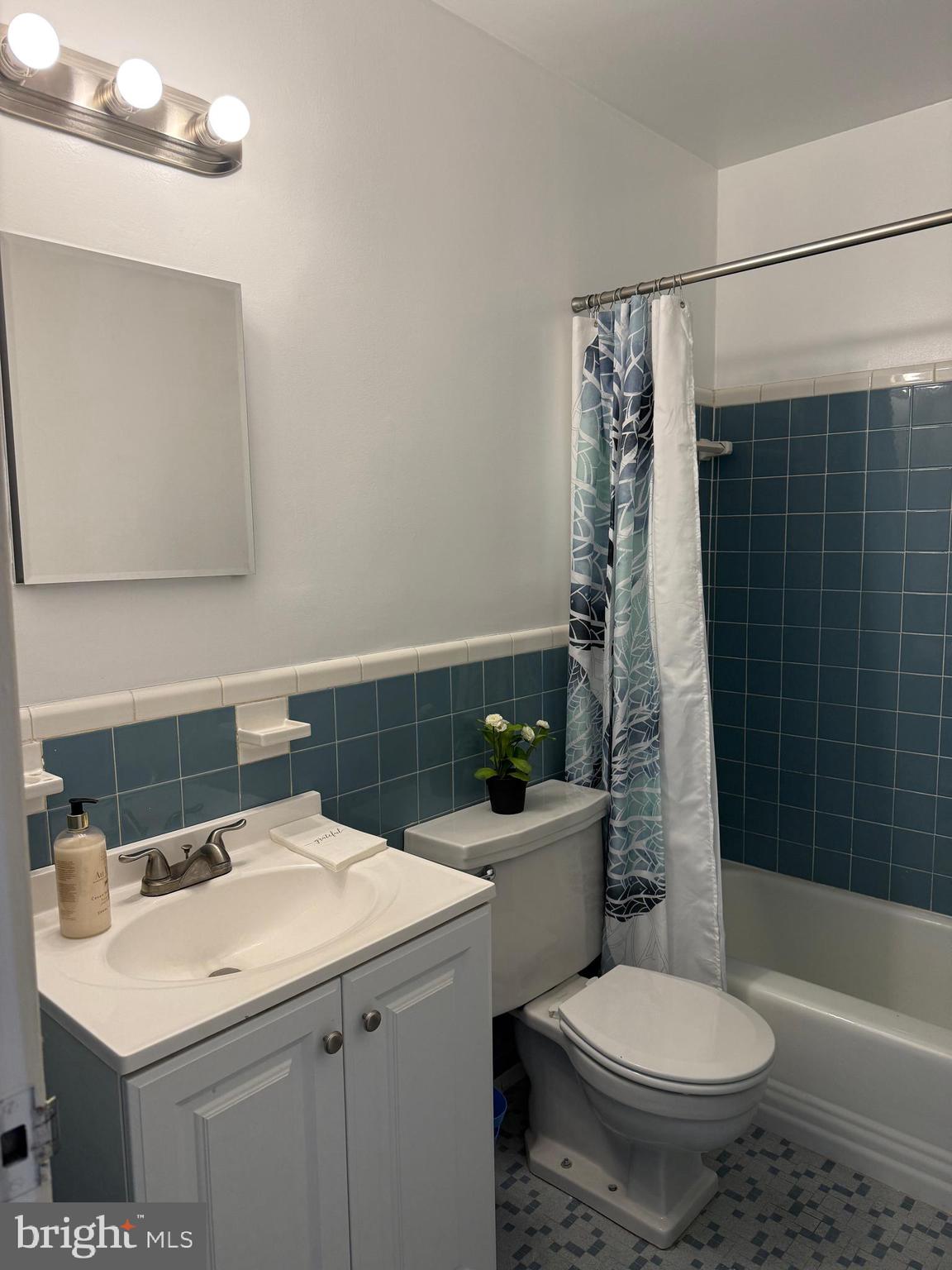 8601 Manchester Road, Unit 513 Silver Spring, MD 20901 - Photo 13 of 22 a bathroom with a sink toilet and shower