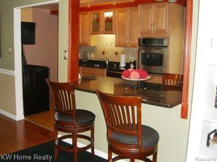 23110 Harding Street Oak Park, MI 48237 - Photo 3 of 19 GRANITE COUNTER-TOPS