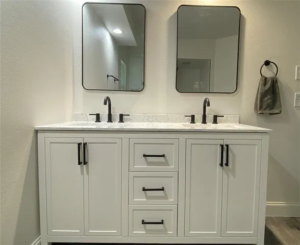 $425,000 | 1000 Forest Trail Court, Euless, TX 76039