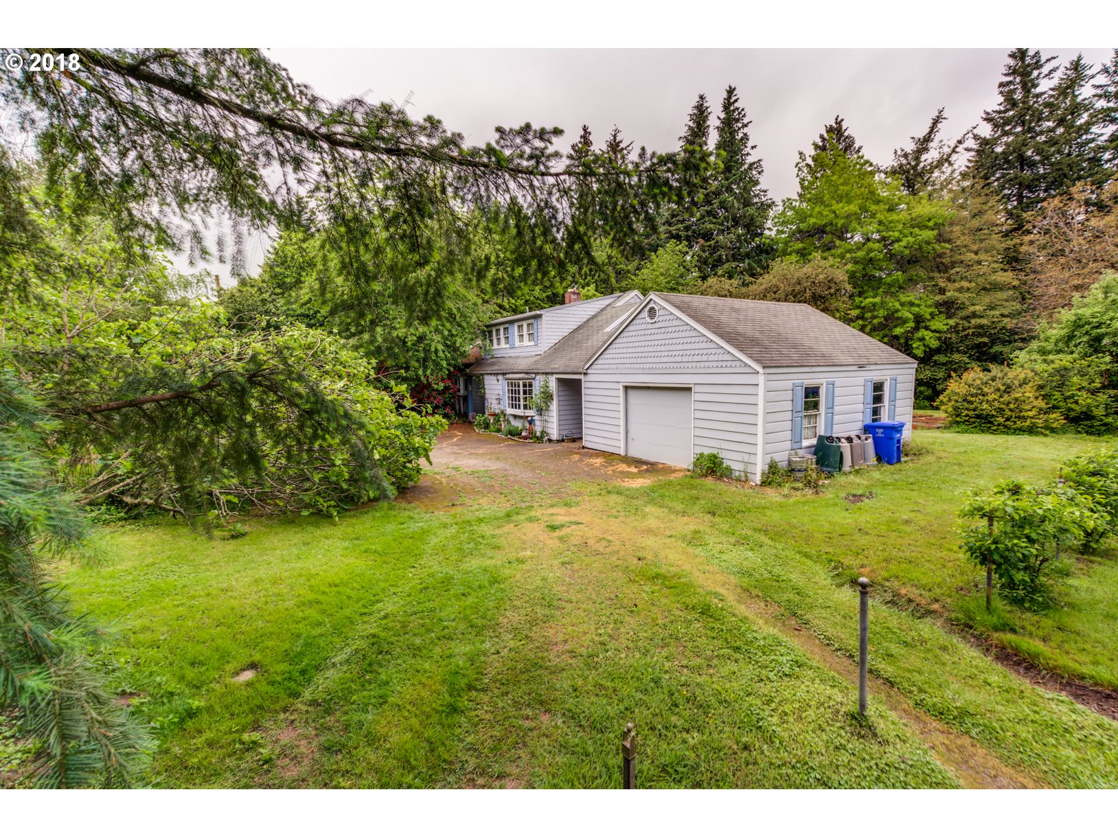 5735 Southwest Brugger Street Portland, OR 97219 - Photo 15 of 18 Yard