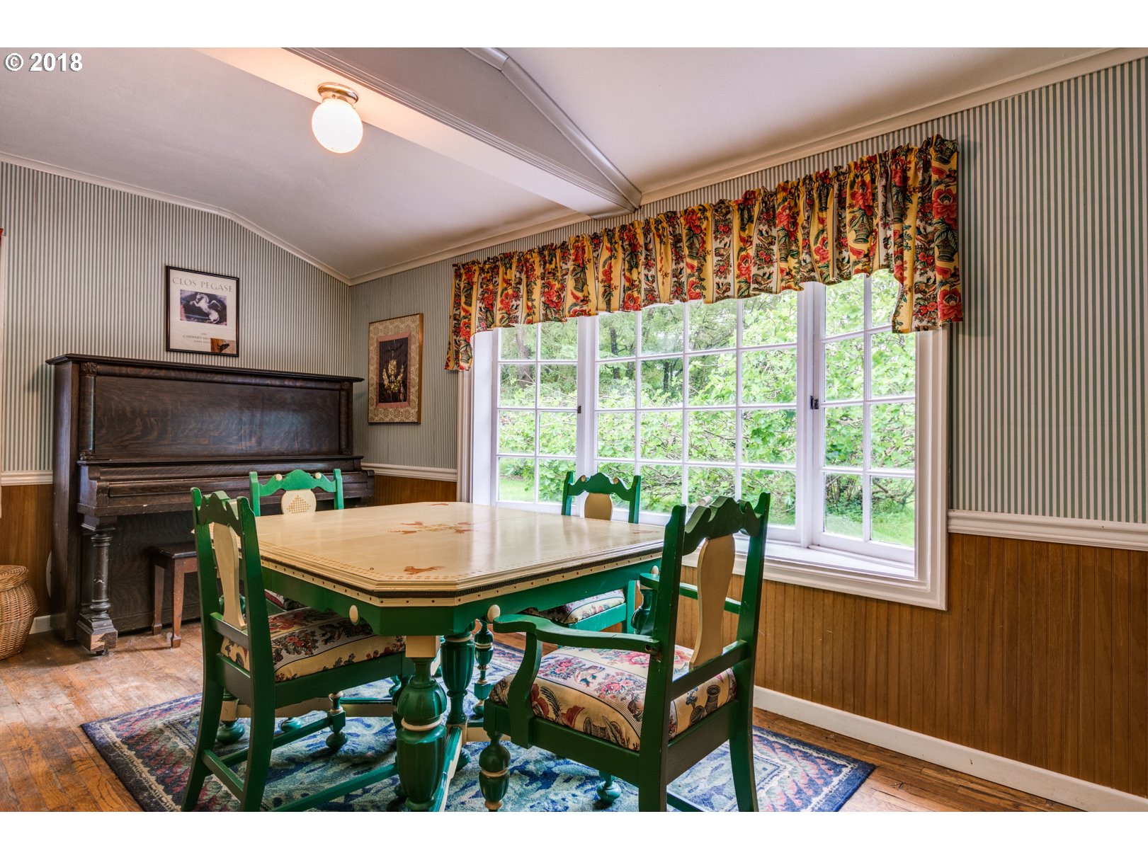 5735 Southwest Brugger Street Portland, OR 97219 - Photo 4 of 18 Dining Room