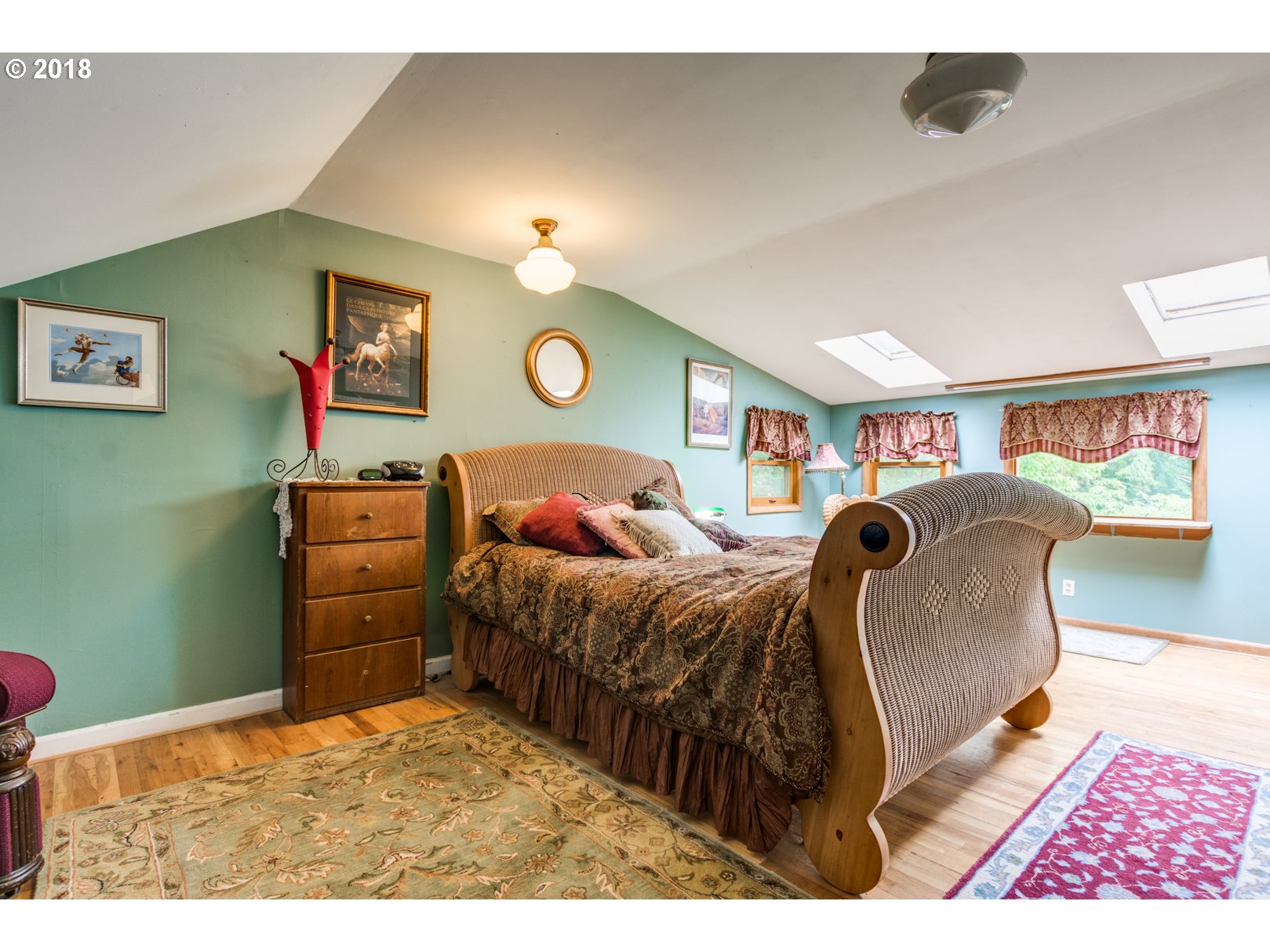 5735 Southwest Brugger Street Portland, OR 97219 - Photo 7 of 18 Bedroom, Primary