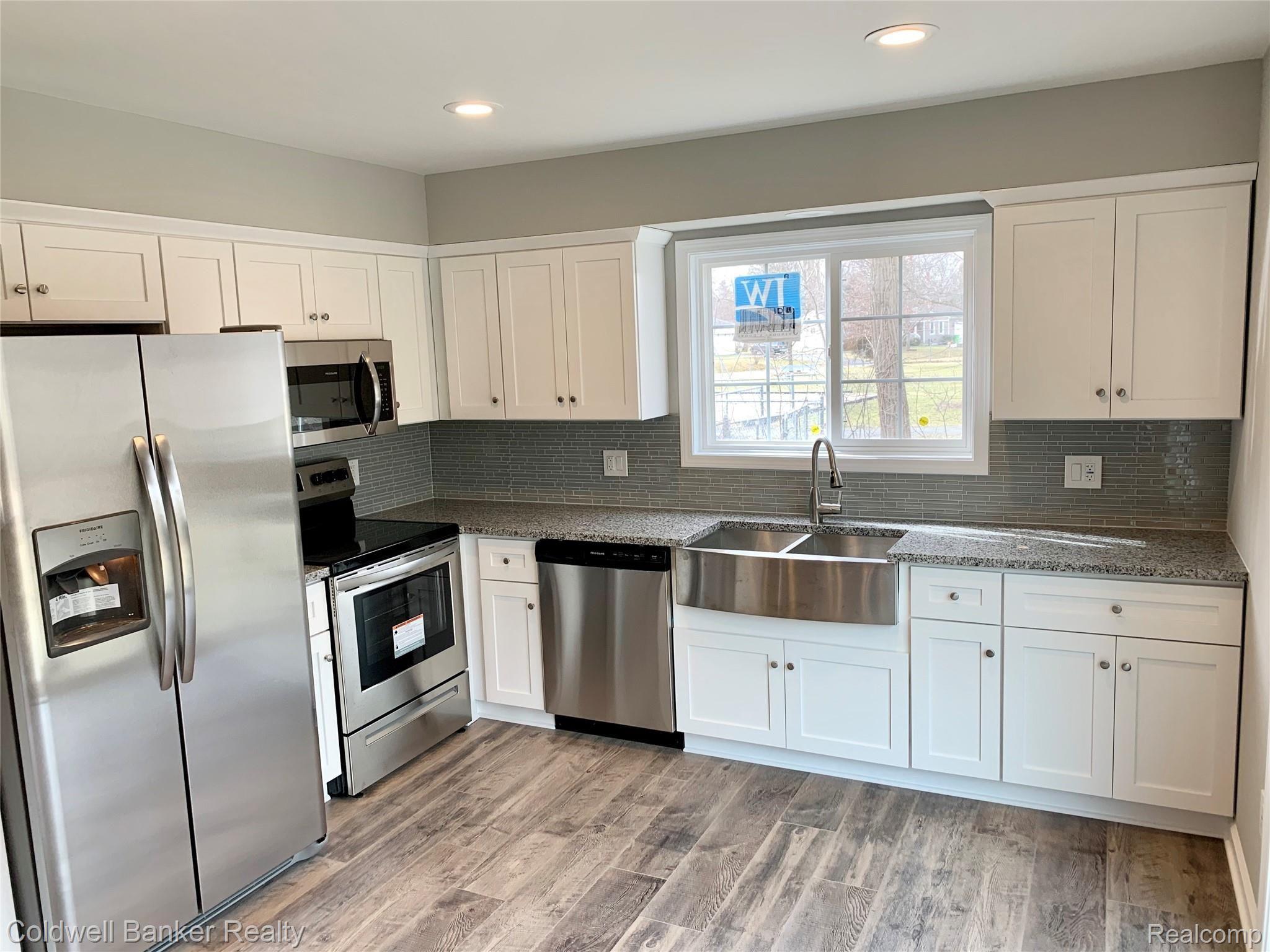 1750 Henbert Road West Bloomfield, MI 48324 - Photo 5 of 26 Kitchen Area