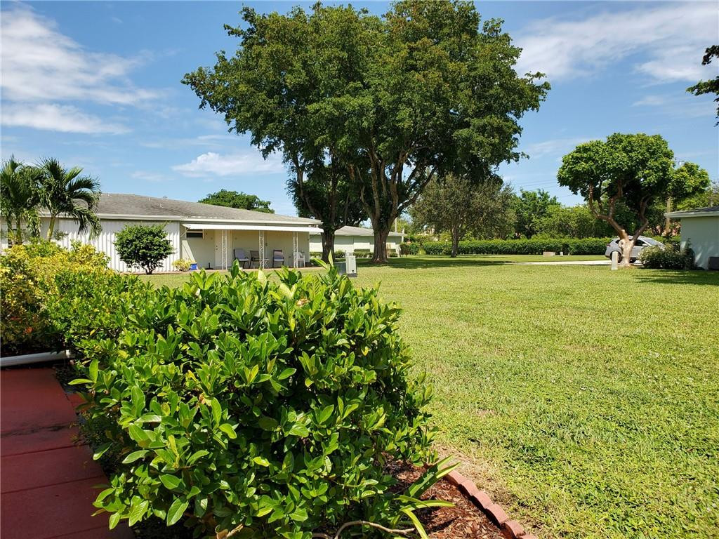 565 High Point Drive, Unit B Delray Beach, FL 33445 - Photo 15 of 33 Photo 15