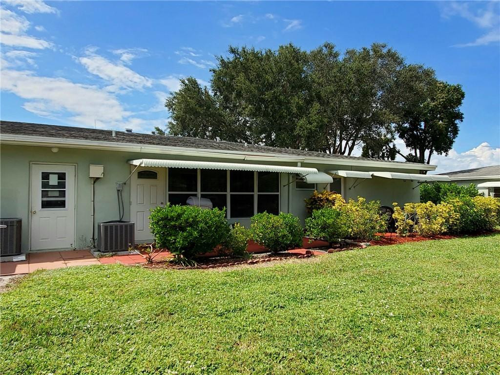 565 High Point Drive, Unit B Delray Beach, FL 33445 - Photo 16 of 33 Photo 16