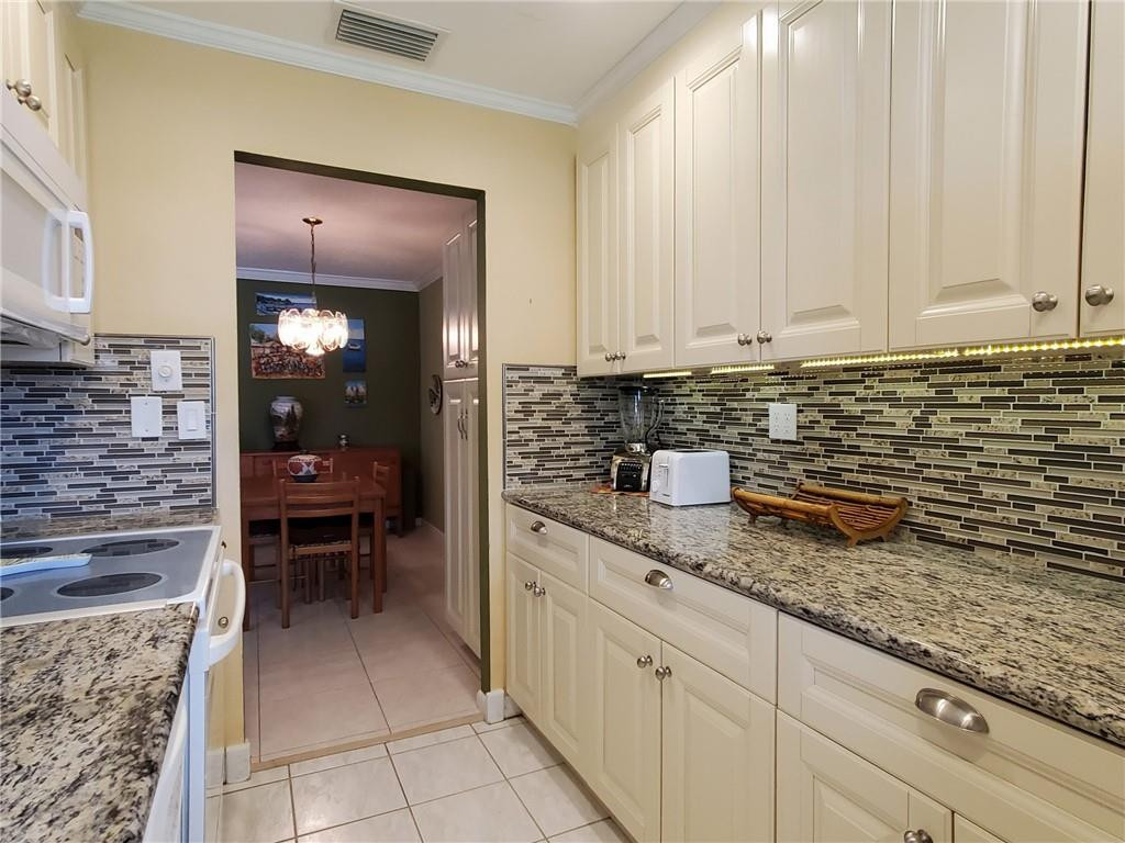 565 High Point Drive, Unit B Delray Beach, FL 33445 - Photo 3 of 33 Photo 3