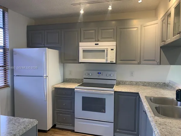 $2,490 | 1703 Whitehall Drive, Unit 306, Davie, FL 33324