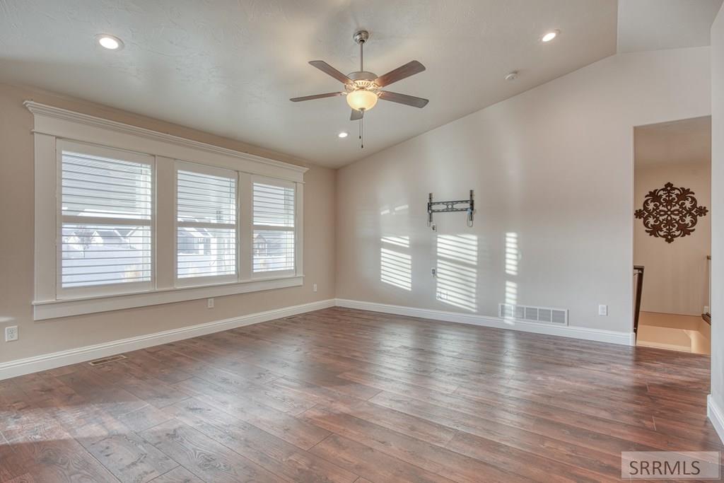 3876 Tawzer Way Ammon, ID 83406 - Photo 7 of 54