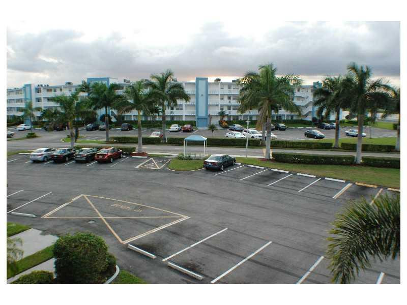 3014 Exeter, Unit 3014 Boca Raton, FL 33434 - Photo 12 of 32 Exterior Front