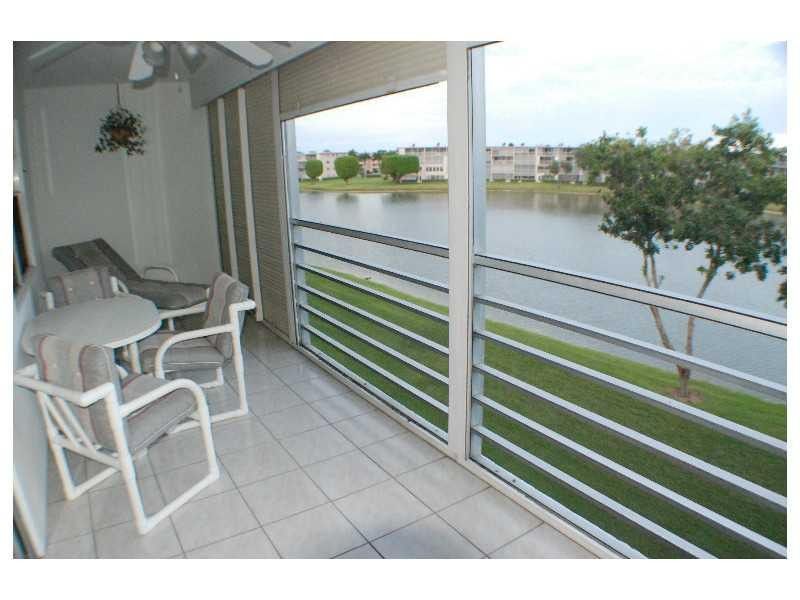 3014 Exeter, Unit 3014 Boca Raton, FL 33434 - Photo 21 of 32 Exterior Front