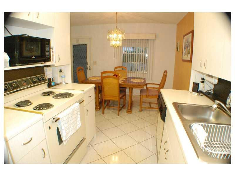 3014 Exeter, Unit 3014 Boca Raton, FL 33434 - Photo 31 of 32 Exterior Front