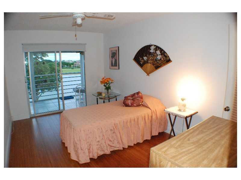 3014 Exeter, Unit 3014 Boca Raton, FL 33434 - Photo 4 of 32 Exterior Front