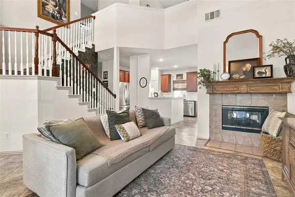 $2,500 | 8414 Romanway Drive, Dallas, TX 75249