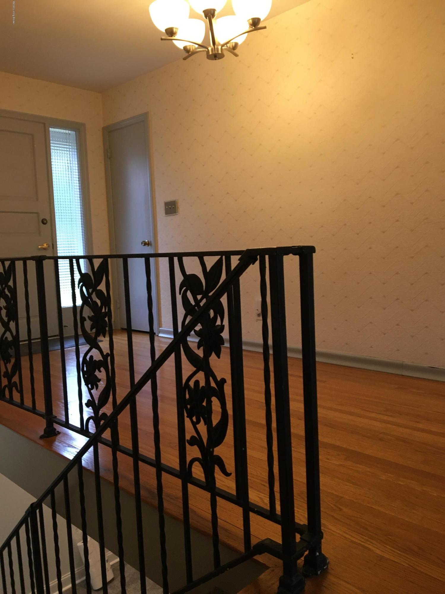 7901 Circle Crest Road Louisville, KY 40241 - Photo 5 of 69 Foyer