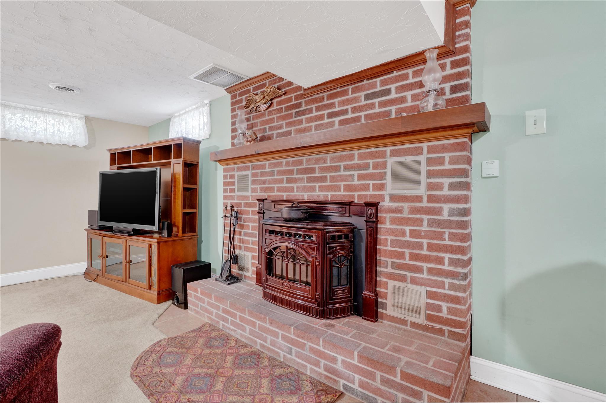6 Washington Road New Freedom, PA 17349 - Photo 16 of 27 Pellet Fireplace