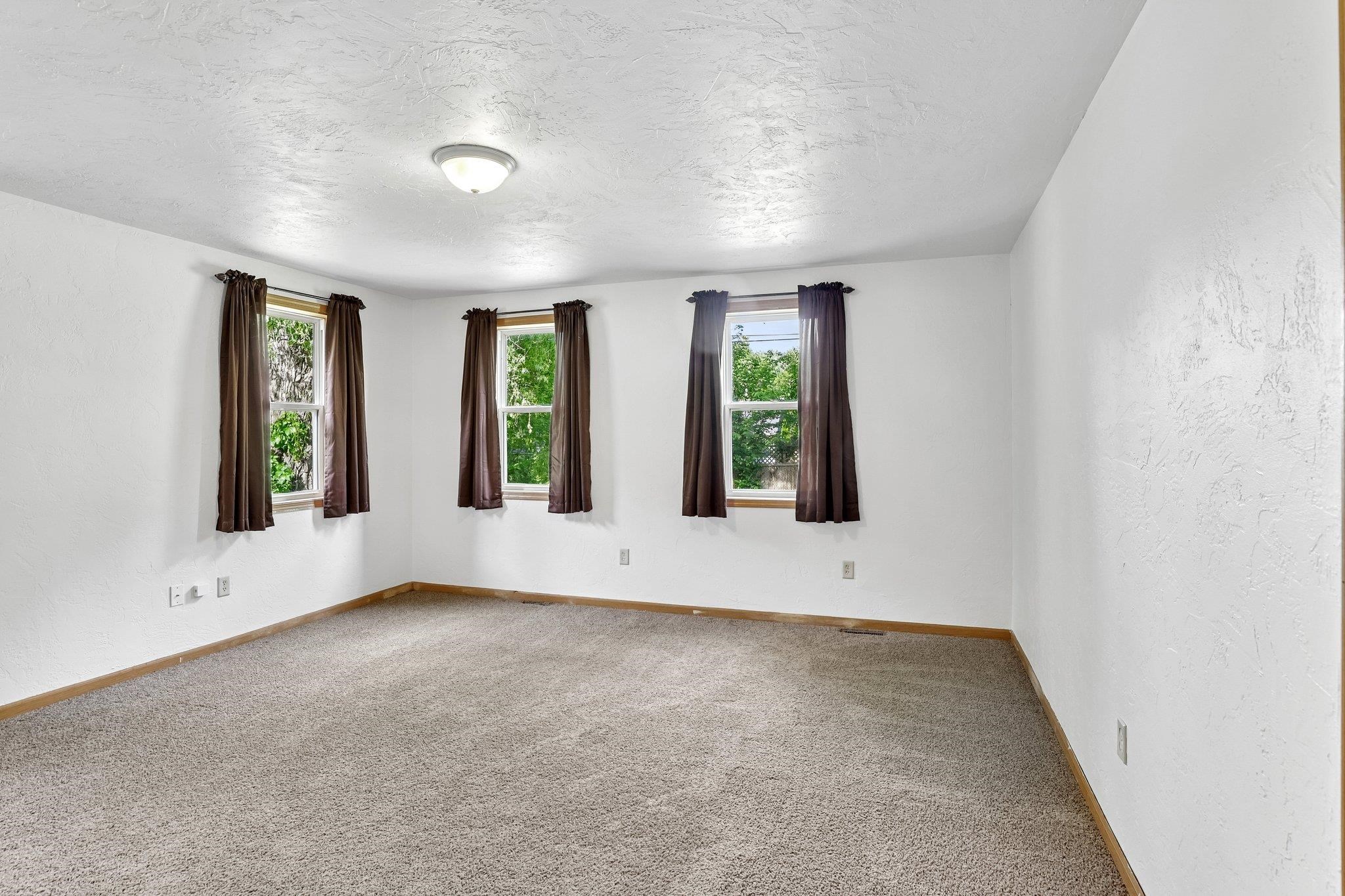 4513 Esch Lane Madison, WI 53704 - Photo 15 of 37