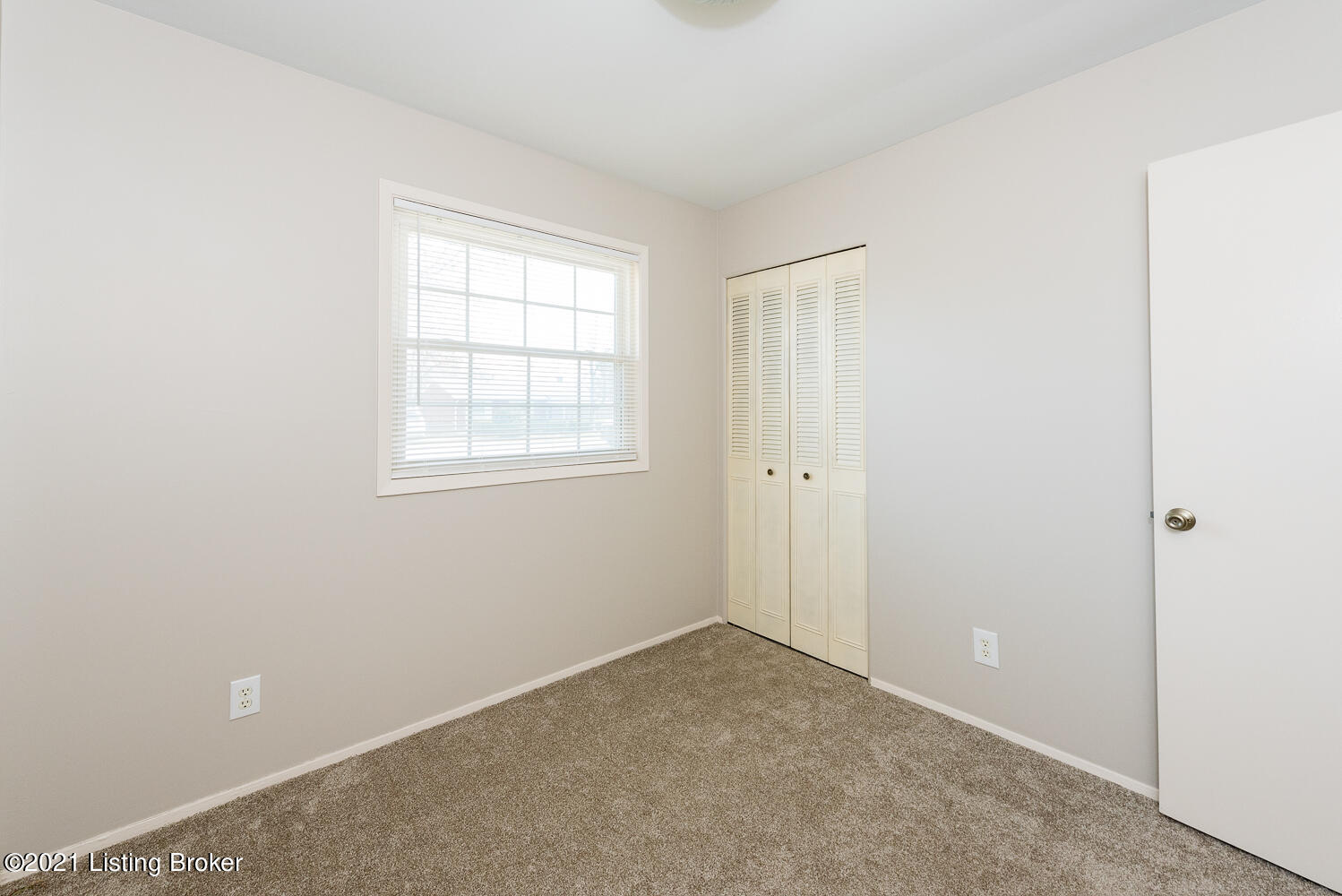 402 Mac Brae Road Louisville, KY 40214 - Photo 19 of 34 402 Mac Brae (25 of 34)