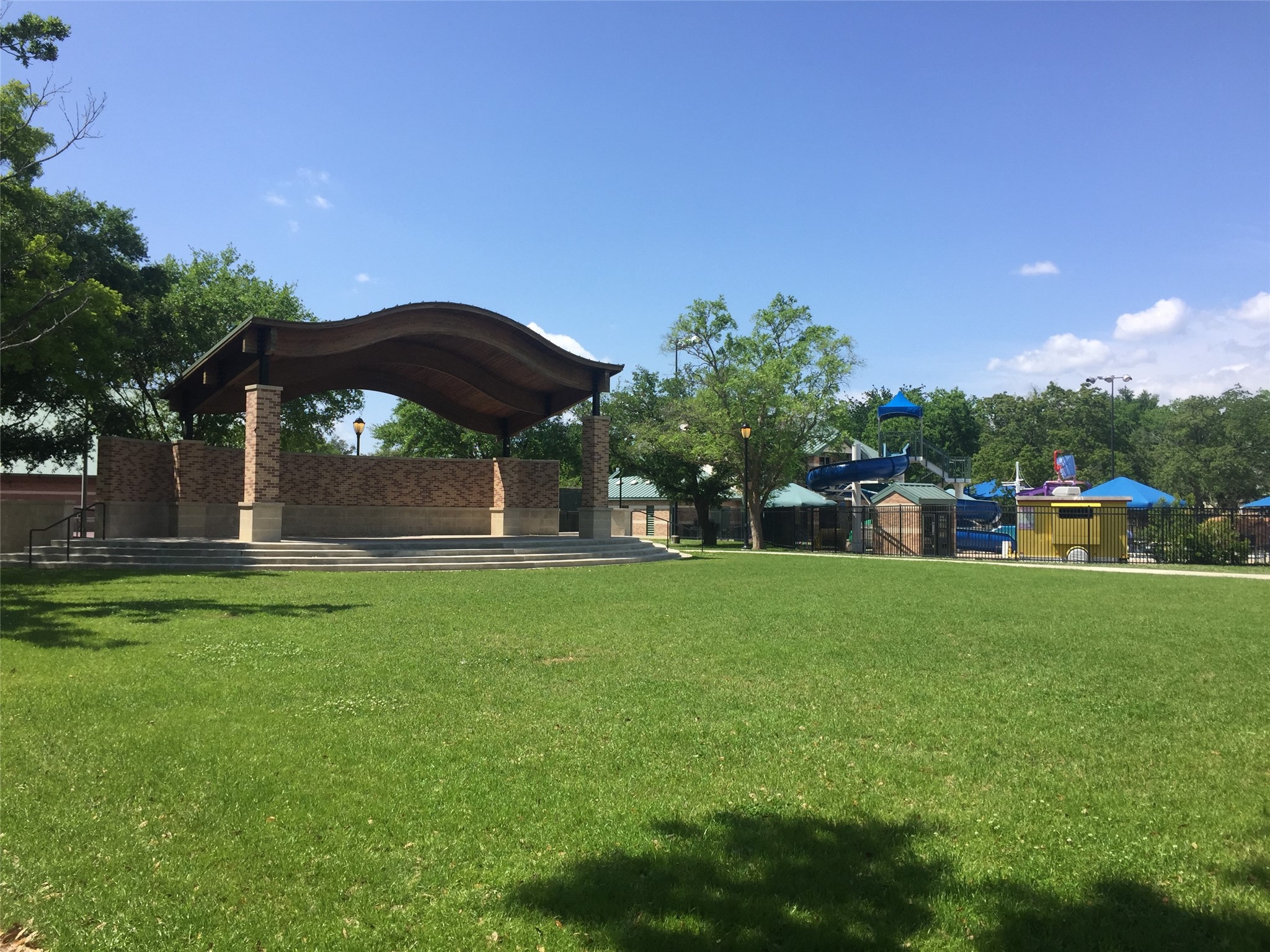 4305 Lafayette Street Bellaire, TX 77401 - Photo 8 of 13 a view of a garden