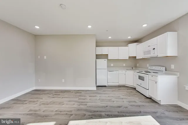 $1,828 | 740 19th Street Northeast, Unit 6, Washington, DC 20002