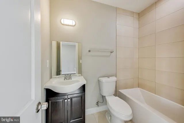 $1,828 | 740 19th Street Northeast, Unit 6, Washington, DC 20002