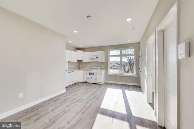 $1,828 | 740 19th Street Northeast, Unit 6, Washington, DC 20002