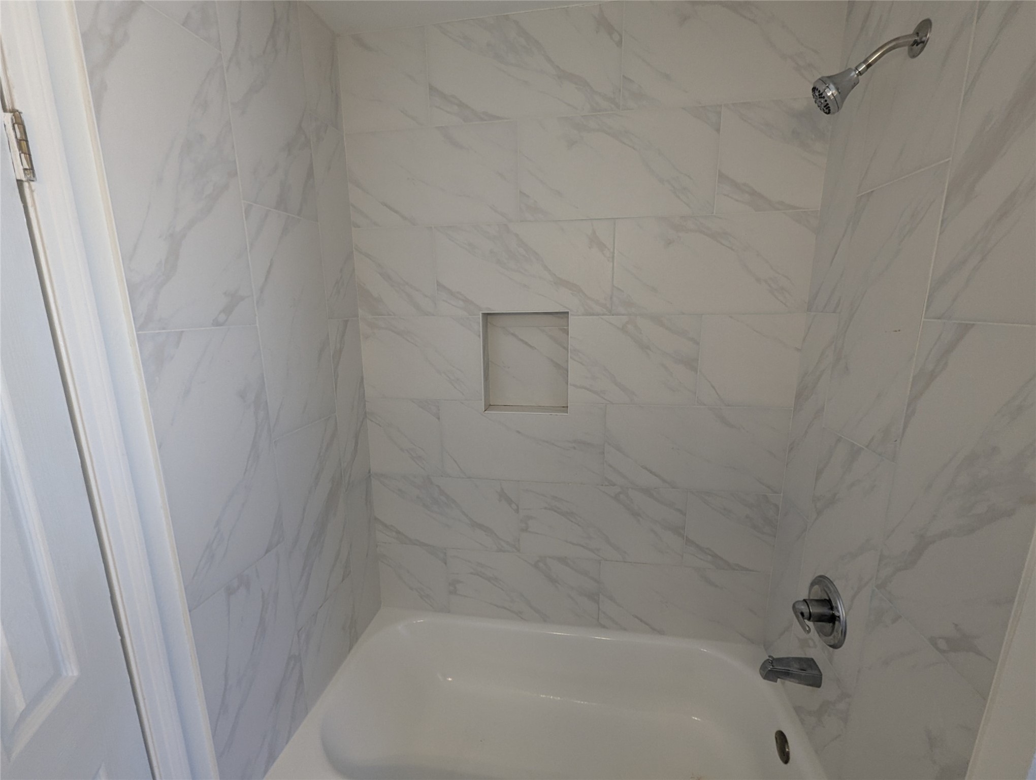 17602 Crestline Road Humble, TX 77396 - Photo 22 of 25 a close up of a bathtub