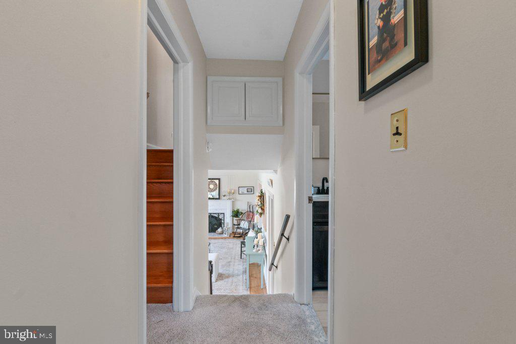 201 Rollingdale Road Baltimore, MD 21228 - Photo 25 of 43 Hallway