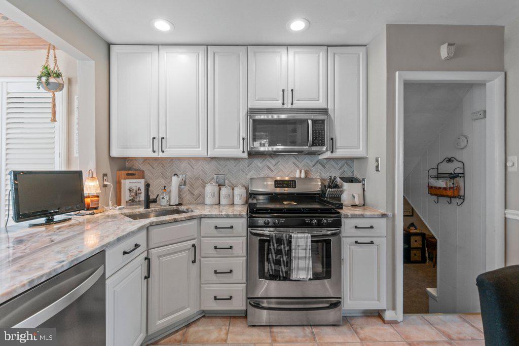 Gorgeous Quartz Counters and Tile Backsplash