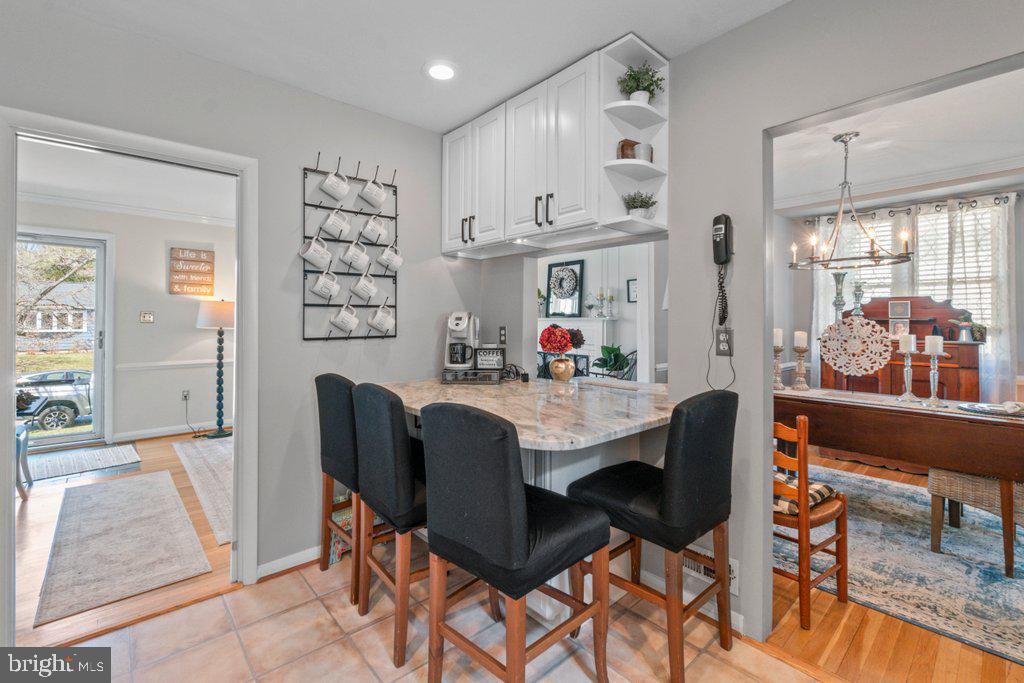 201 Rollingdale Road Baltimore, MD 21228 - Photo 8 of 43 Eat-in table area