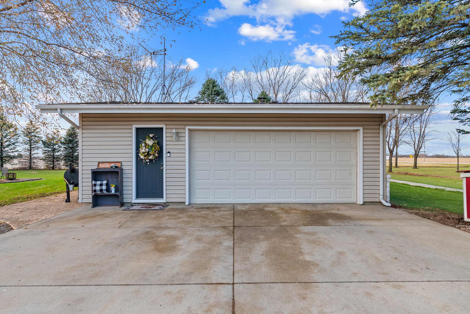 27440 Highway 52 Manhattan, IL 60442 - Photo 21 of 50 a view of a house with a yard and garage