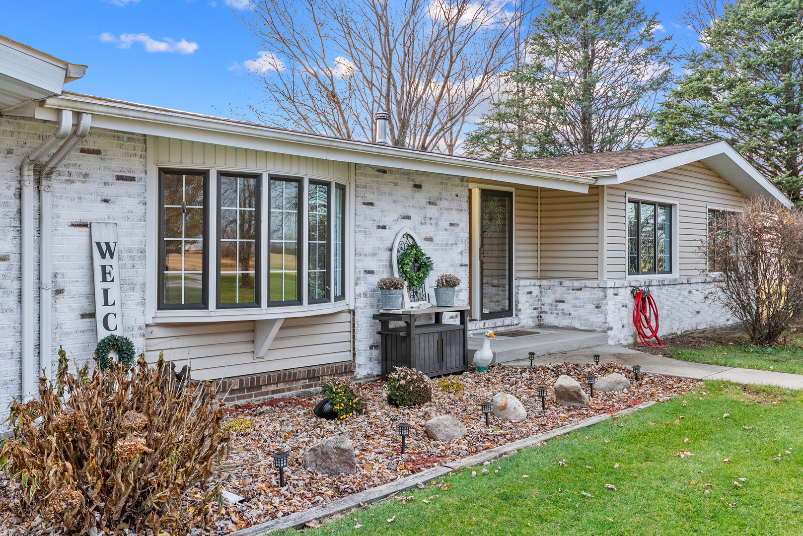 27440 Highway 52 Manhattan, IL 60442 - Photo 22 of 50 a front view of a house with garden