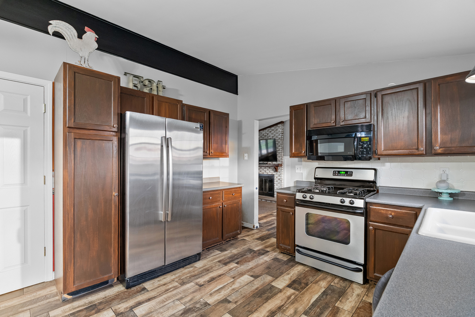27440 Highway 52 Manhattan, IL 60442 - Photo 31 of 50 a kitchen with stainless steel appliances granite countertop a refrigerator and a stove top oven