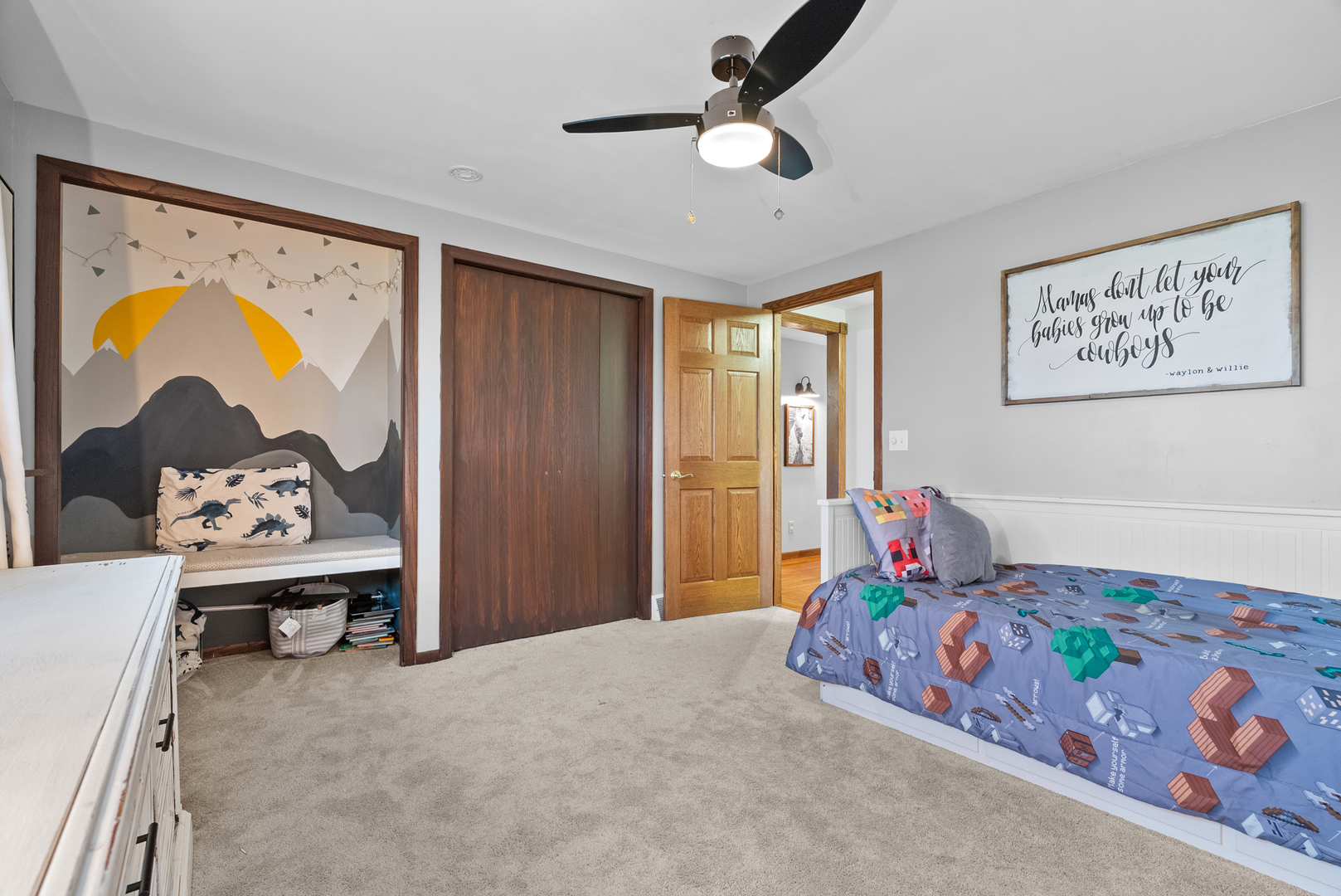 27440 Highway 52 Manhattan, IL 60442 - Photo 41 of 50 a bedroom with bed and wooden floor