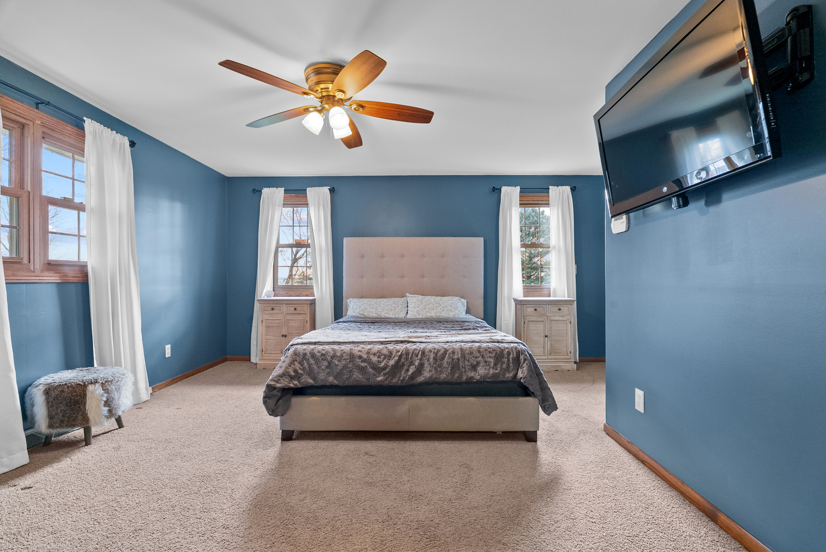 27440 Highway 52 Manhattan, IL 60442 - Photo 43 of 50 a bedroom with a large bed and a chandelier