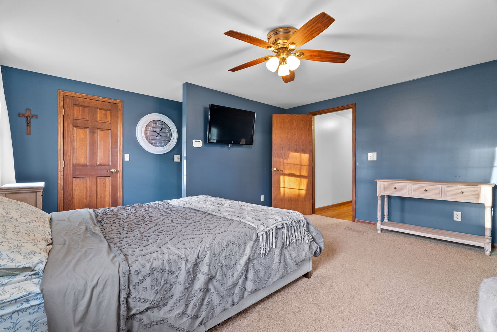27440 Highway 52 Manhattan, IL 60442 - Photo 45 of 50 a bedroom with a bed and a chandelier