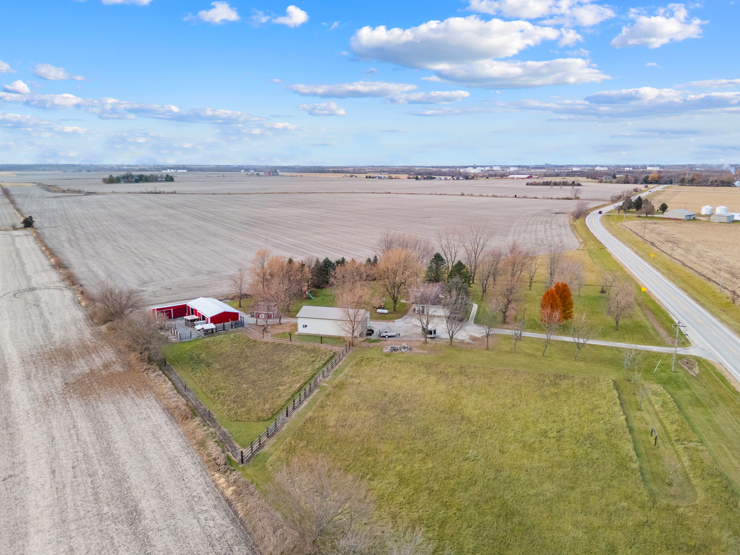 27440 Highway 52 Manhattan, IL 60442 - Photo 5 of 50 a view of a swimming pool and an ocean view