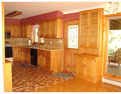 1685 Quarry Lane Apollo, PA 15613 - Photo 3 of 9 Kitchen.