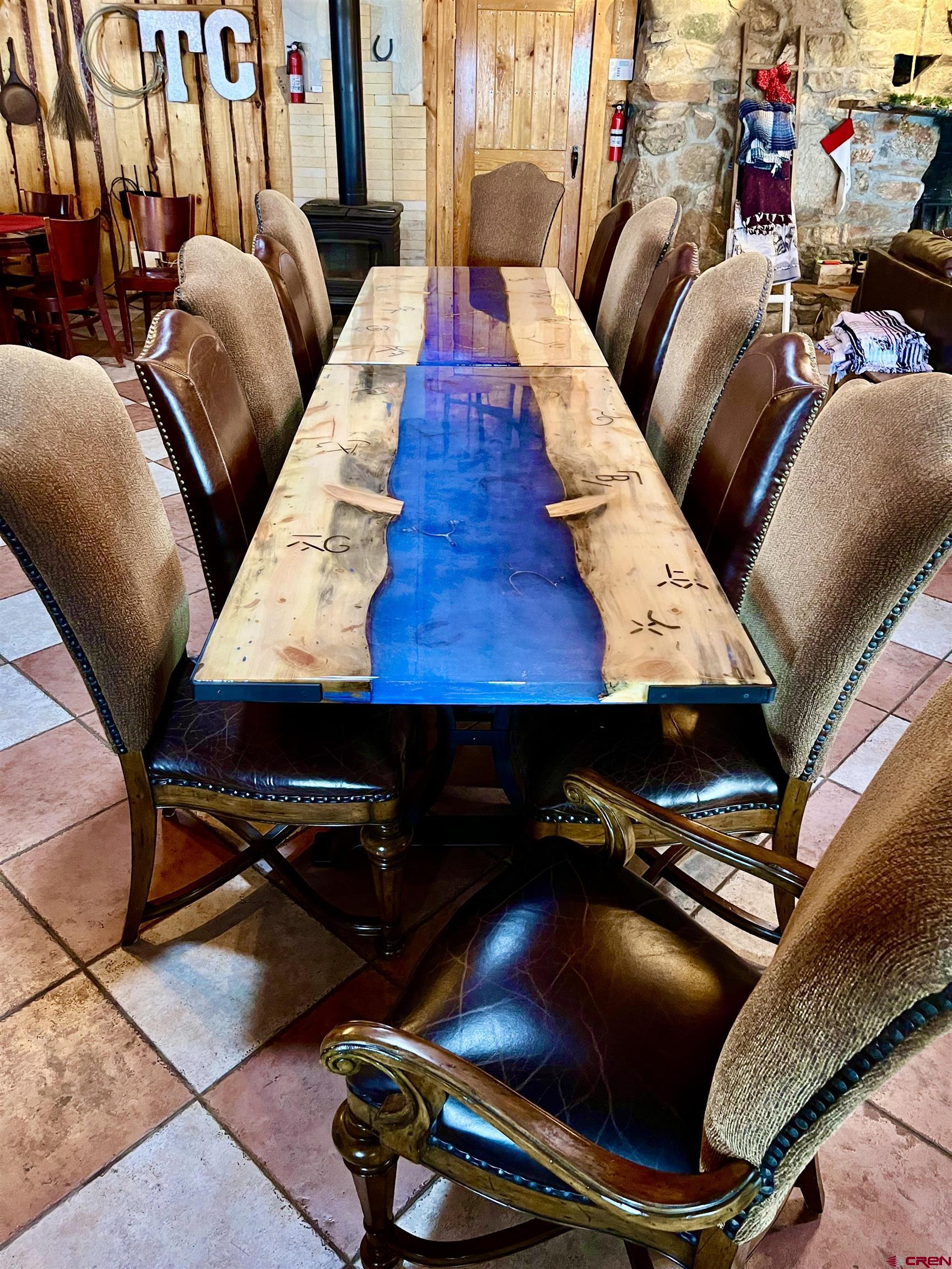 16 Arellano Road, Unit TRES CUERDAS LODGE Amalia, NM 87512 - Photo 23 of 45 a living room with furniture and a couch