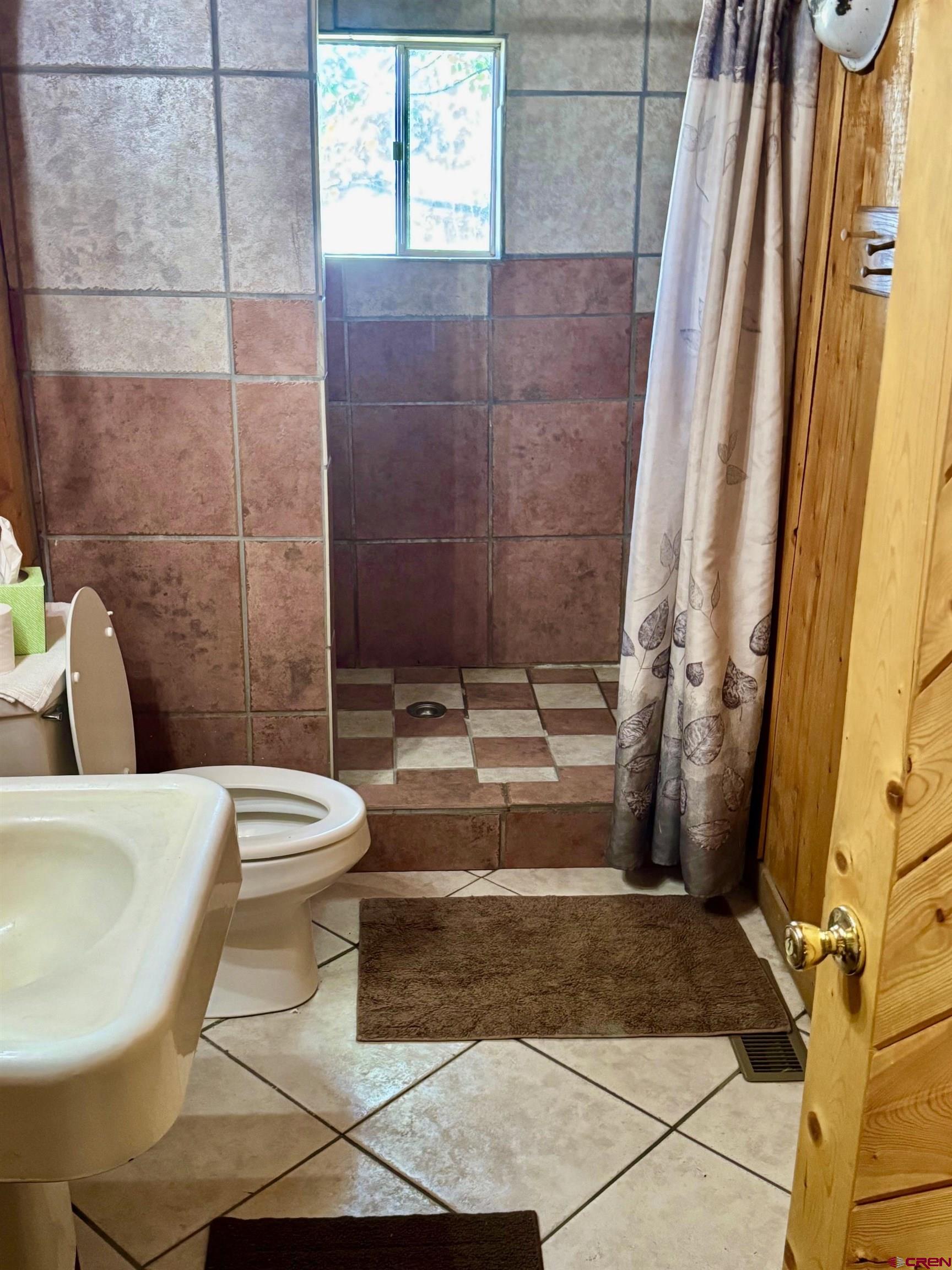 16 Arellano Road, Unit TRES CUERDAS LODGE Amalia, NM 87512 - Photo 35 of 45 a bathroom with a toilet a sink and bathtub