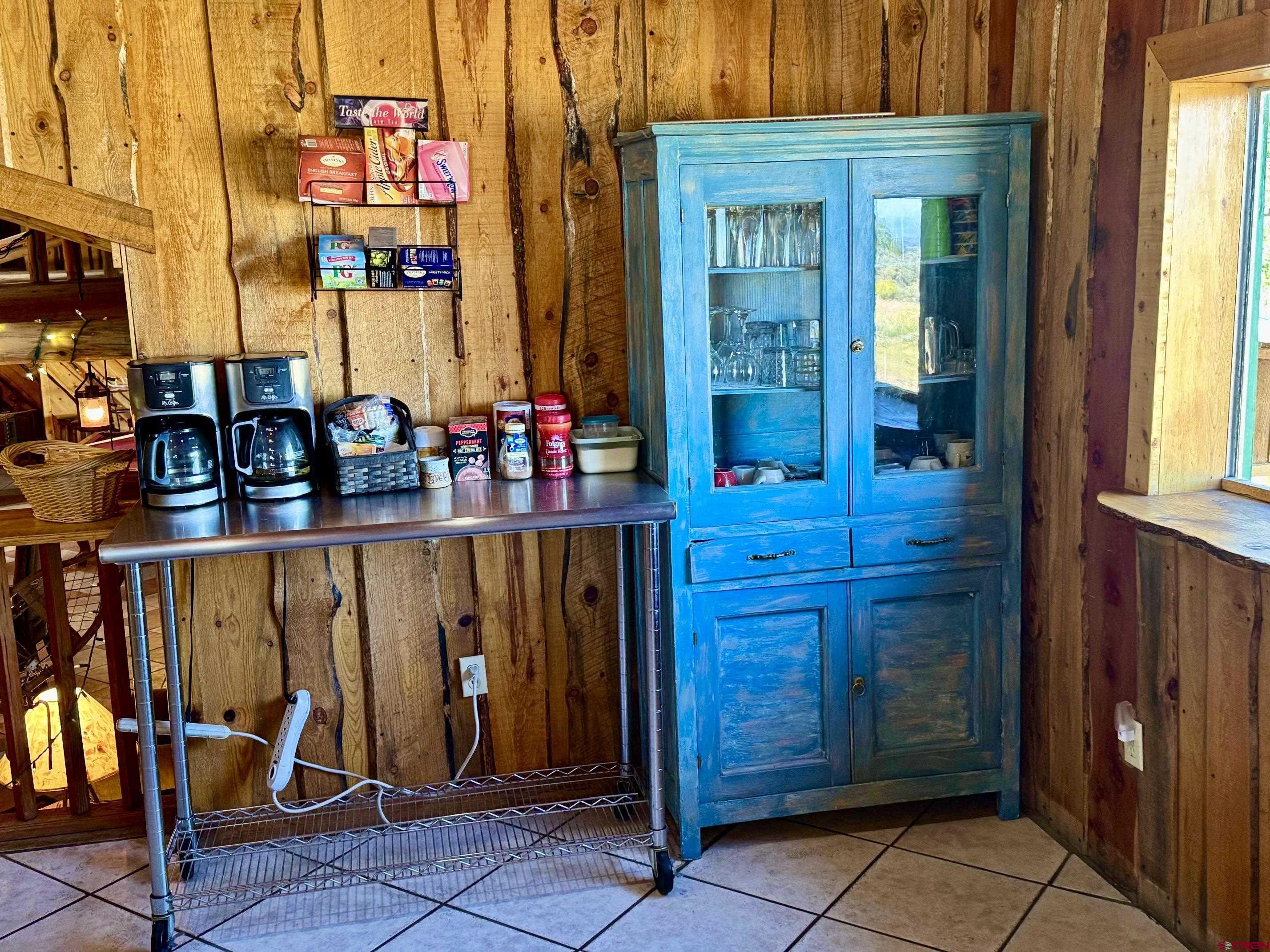 16 Arellano Road, Unit TRES CUERDAS LODGE Amalia, NM 87512 - Photo 40 of 45 a view of entryway front of house