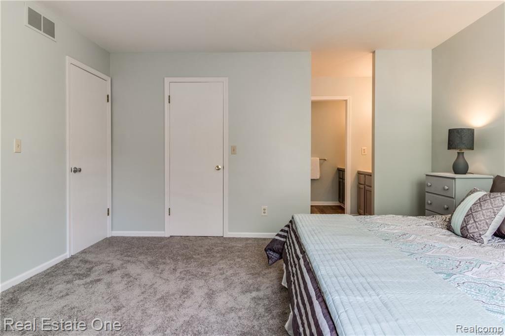 3894 Lippincott Road Lapeer, MI 48446 - Photo 15 of 34 Walk in Closet