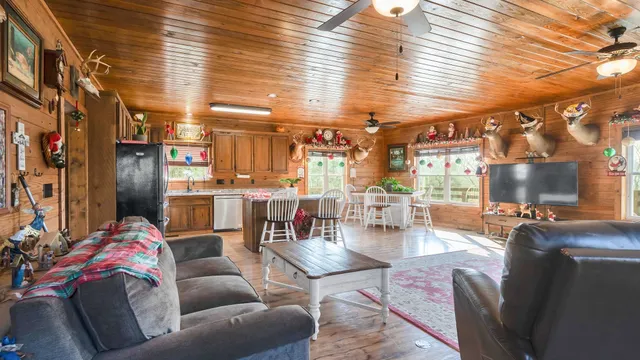 a view of an outdoor space