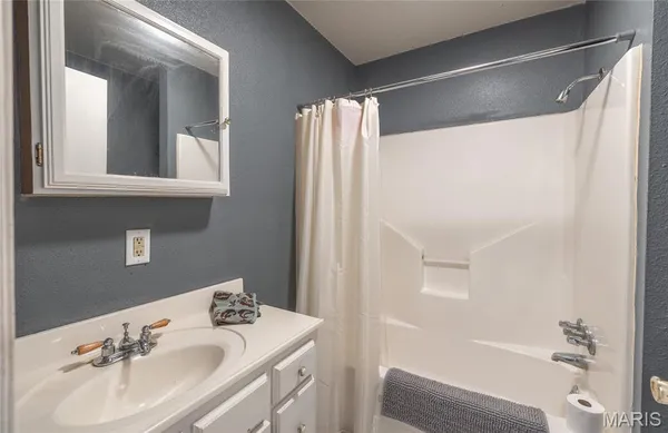 $200,000 | 613 Joyner Lane, Mountain View, MO 65548