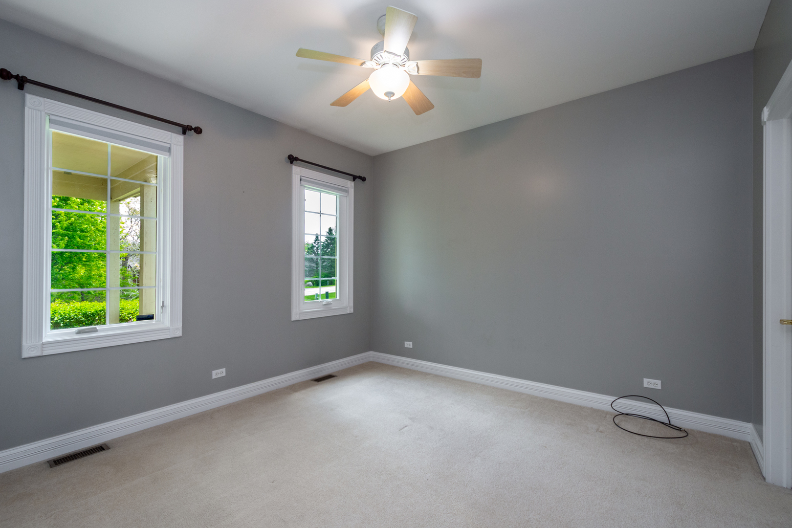10303 Fox Bluff Lane Spring Grove, IL 60081 - Photo 20 of 44 an empty room with a window