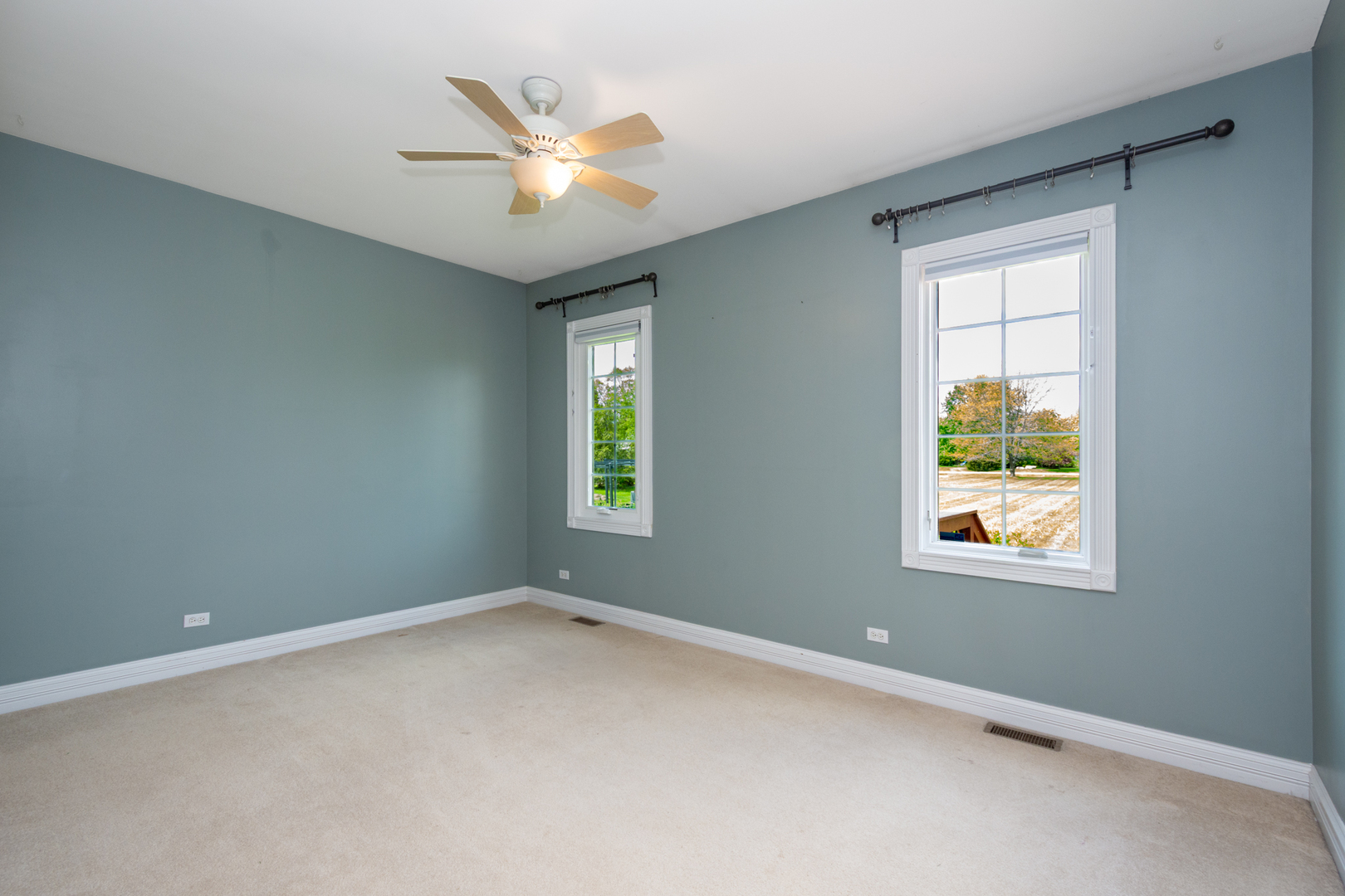 10303 Fox Bluff Lane Spring Grove, IL 60081 - Photo 23 of 44 an empty room with a window