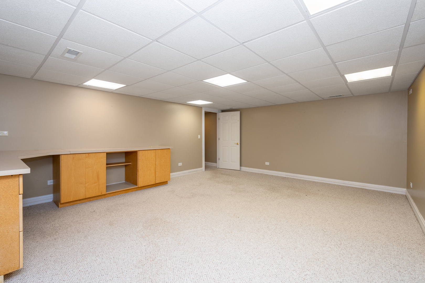 10303 Fox Bluff Lane Spring Grove, IL 60081 - Photo 34 of 44 a view of an empty room