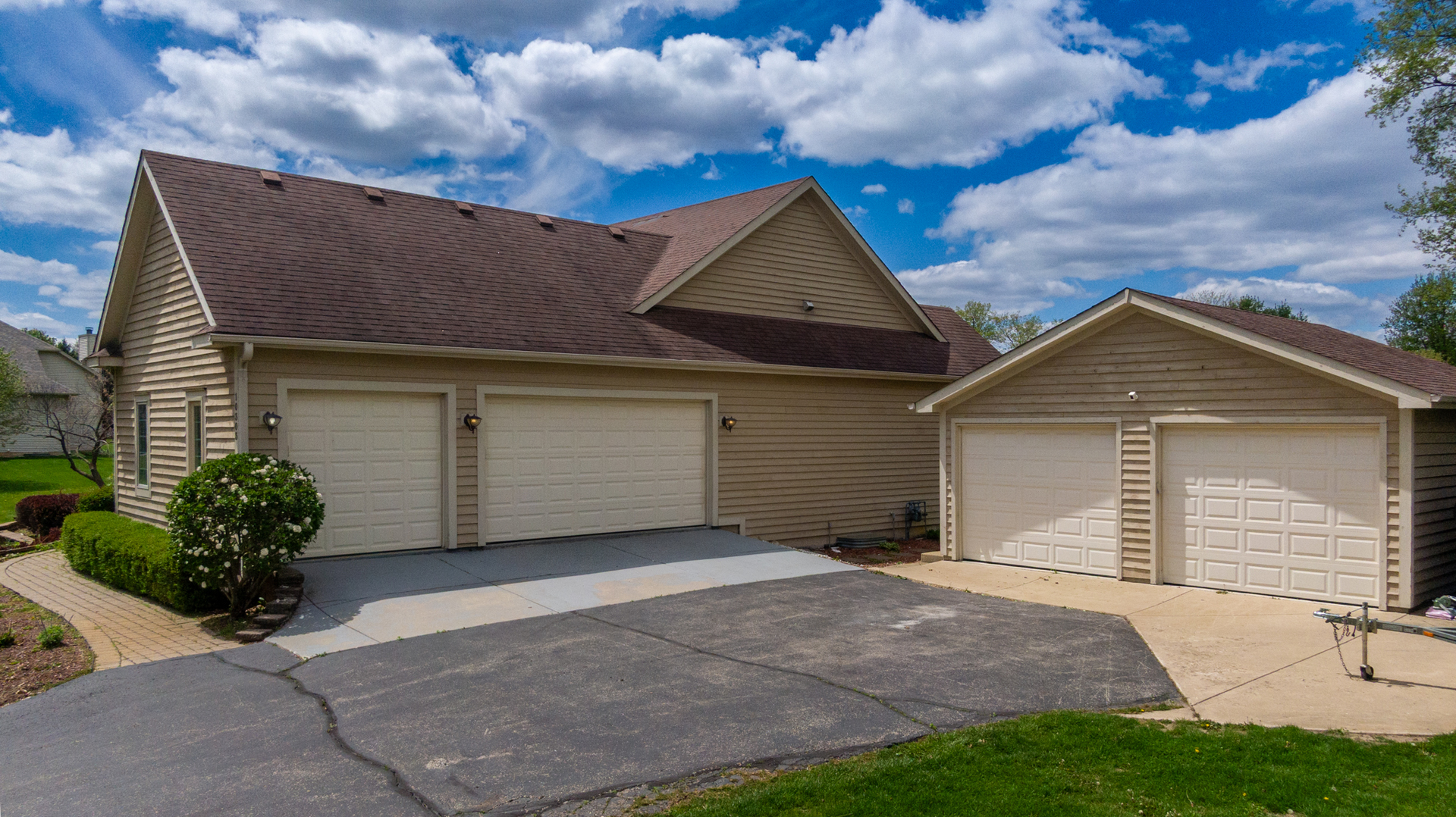 10303 Fox Bluff Lane Spring Grove, IL 60081 - Photo 42 of 44 a view of backyard of house and garage